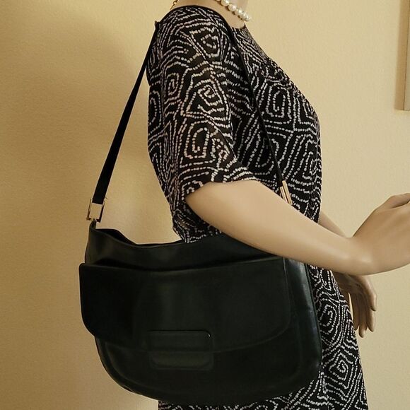 Authentic Gucci Shoulder Bag  - Picture 3 of 13